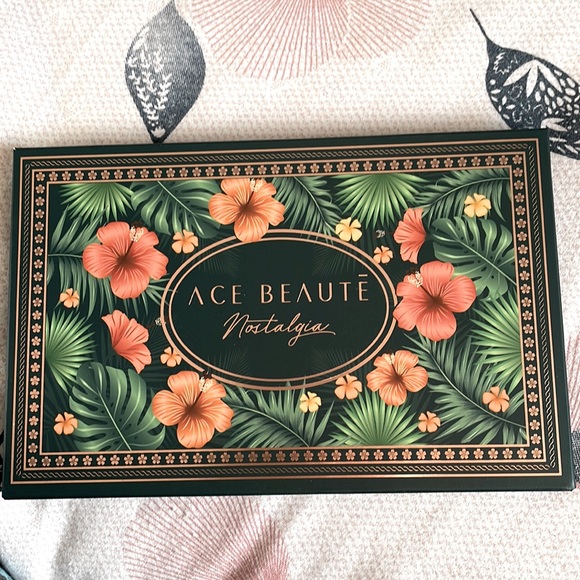 Ace Beauté Nostalgia Palette 🎨 - Picture 1 of 2